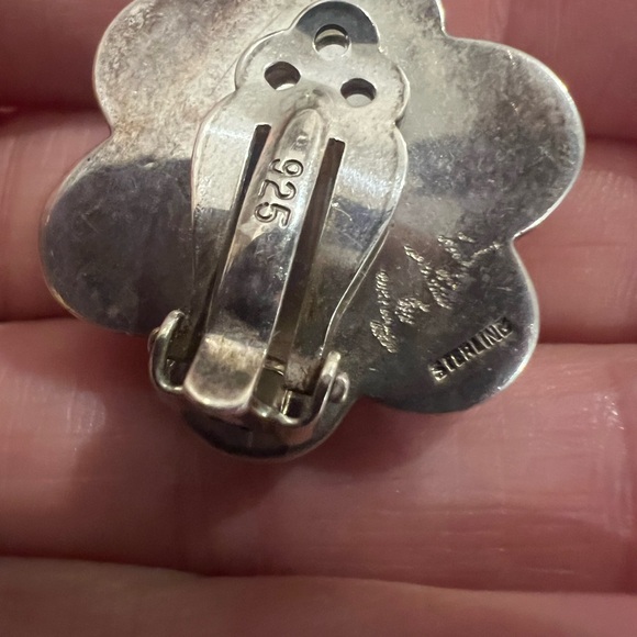 Patricia Von Musulin Large Silver and Pearl Daisy Clip on Earrings - Picture 6 of 6